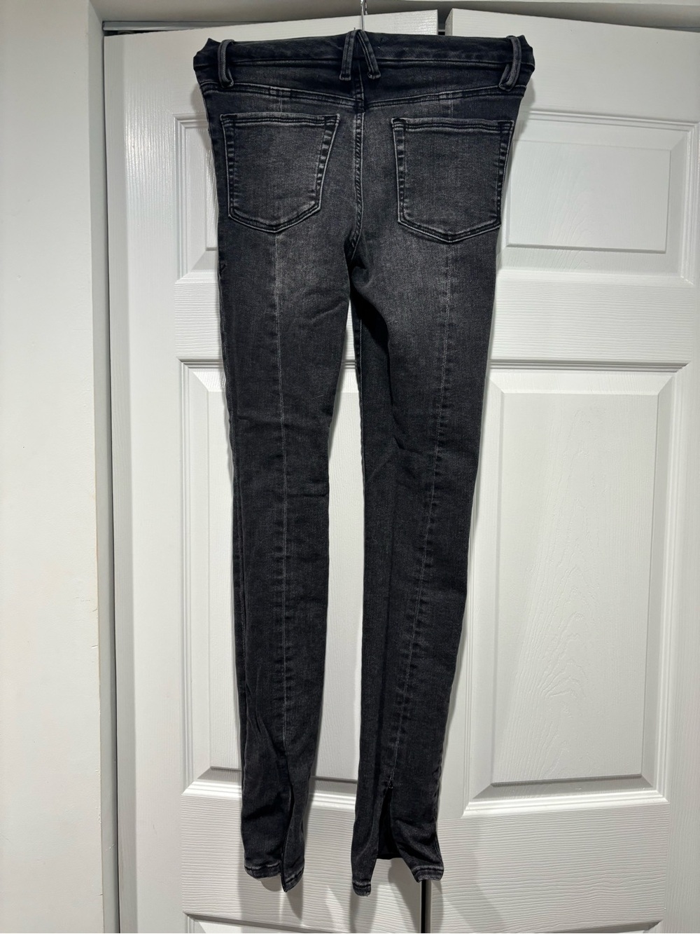 Good American Black Wash Skinny Jeans - Picture 2 of 5